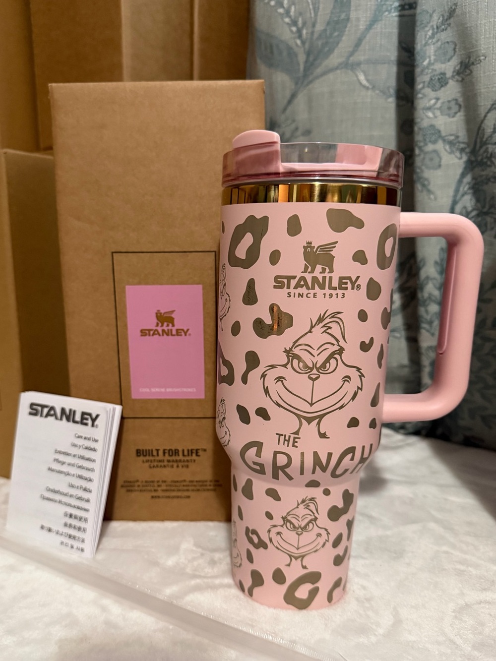 40oz Stanley Pink & Gold Grinch tumbler cup